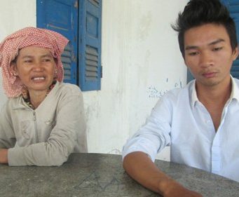 Bốn công an dùng nhục hình, xát ớt bột vào hạ bộ một thanh niên