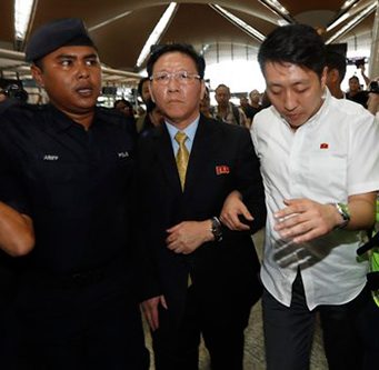 Đại sứ Triều Tiên bị trục xuất mang TV, nhiều thùng lớn rời Malaysia