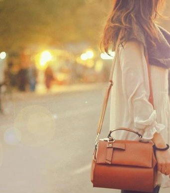 Anh sẽ đi cùng em chứ?