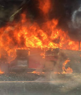 Hà Nội: Xe khách cháy dữ dội trên đại lộ Thăng Long