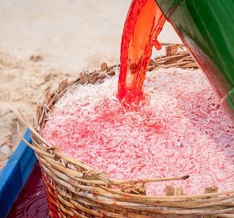 Người Việt đang hả hê tiễn đồng loại ra nghĩa địa