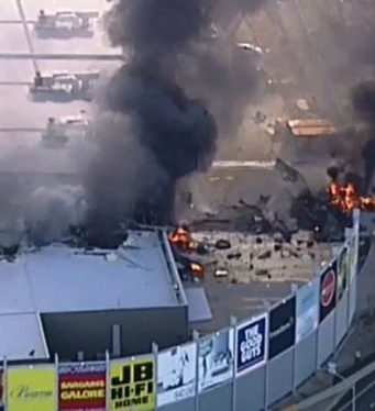 Máy bay rơi trúng Trung tâm thương mại Melbourne Úc